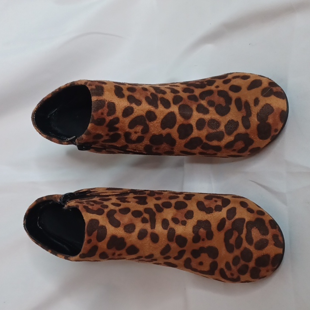 Bamboo Animal Print Boots size 6.5